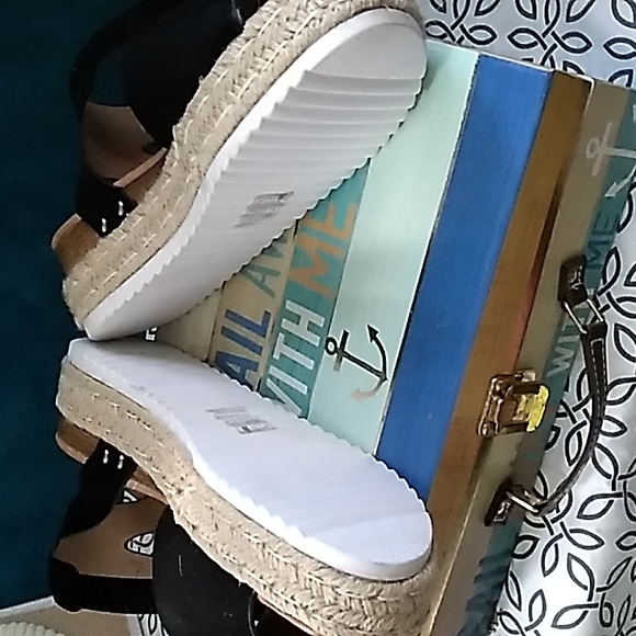 Platform - Picture 2 of 3